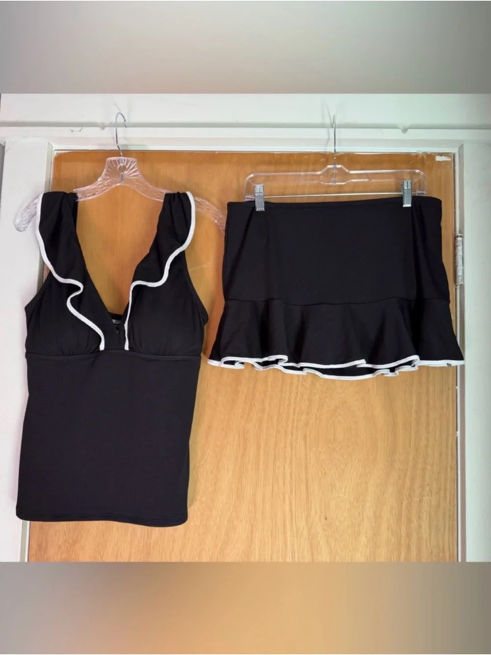 Tommy Bahama Black & White Ruffle Tankini with Skirt - Picture 8 of 9